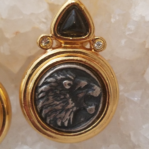 Vintage Jesara Gold Tone Intaglio Lion Head Clip On Earrings - Picture 2 of 8